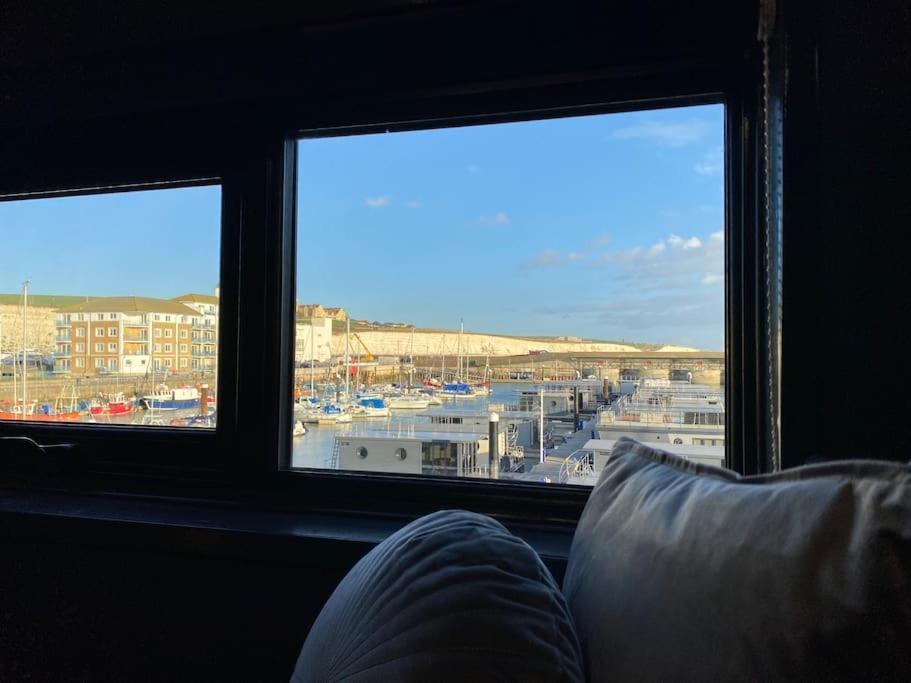 Seascape - Floating Home At Brighton Marina With Free Parking Bagian luar foto