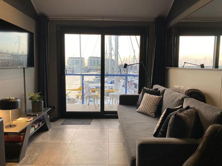 Seascape - Floating Home At Brighton Marina With Free Parking Bagian luar foto