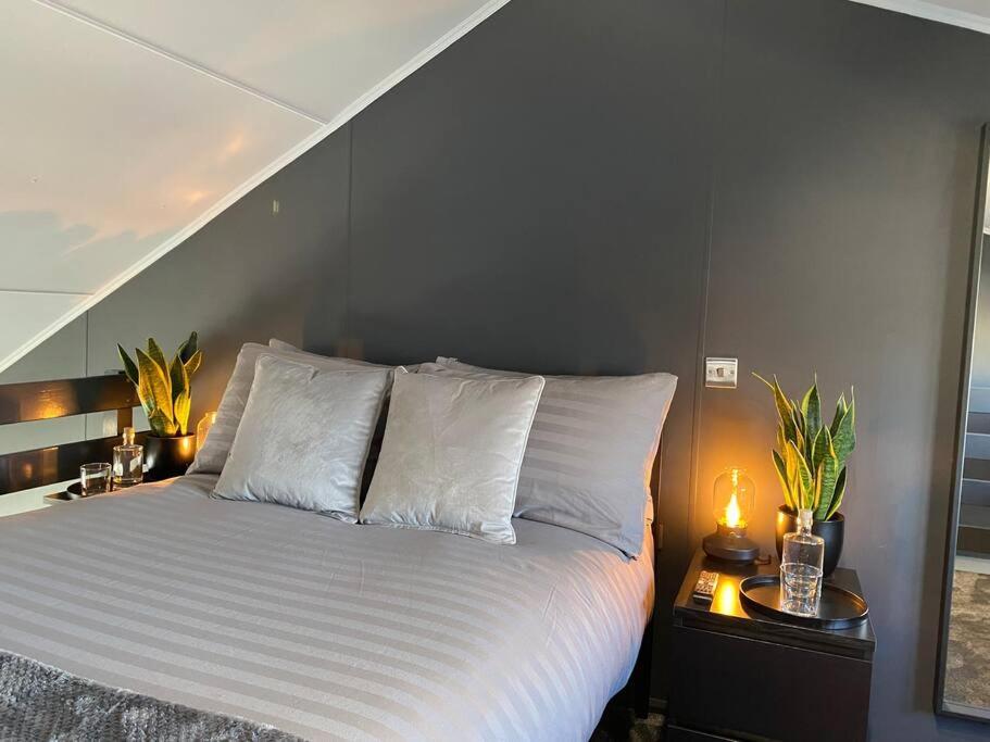 Seascape - Floating Home At Brighton Marina With Free Parking Bagian luar foto