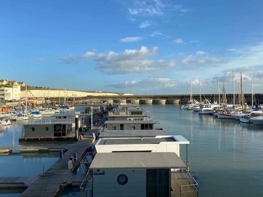 Seascape - Floating Home At Brighton Marina With Free Parking Bagian luar foto