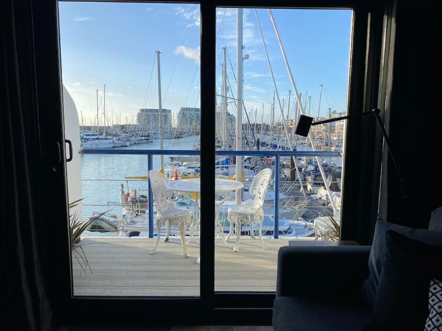 Seascape - Floating Home At Brighton Marina With Free Parking Bagian luar foto