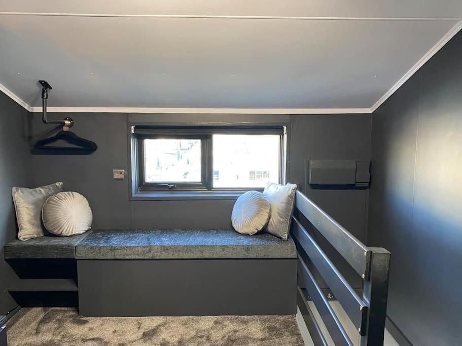Seascape - Floating Home At Brighton Marina With Free Parking Bagian luar foto