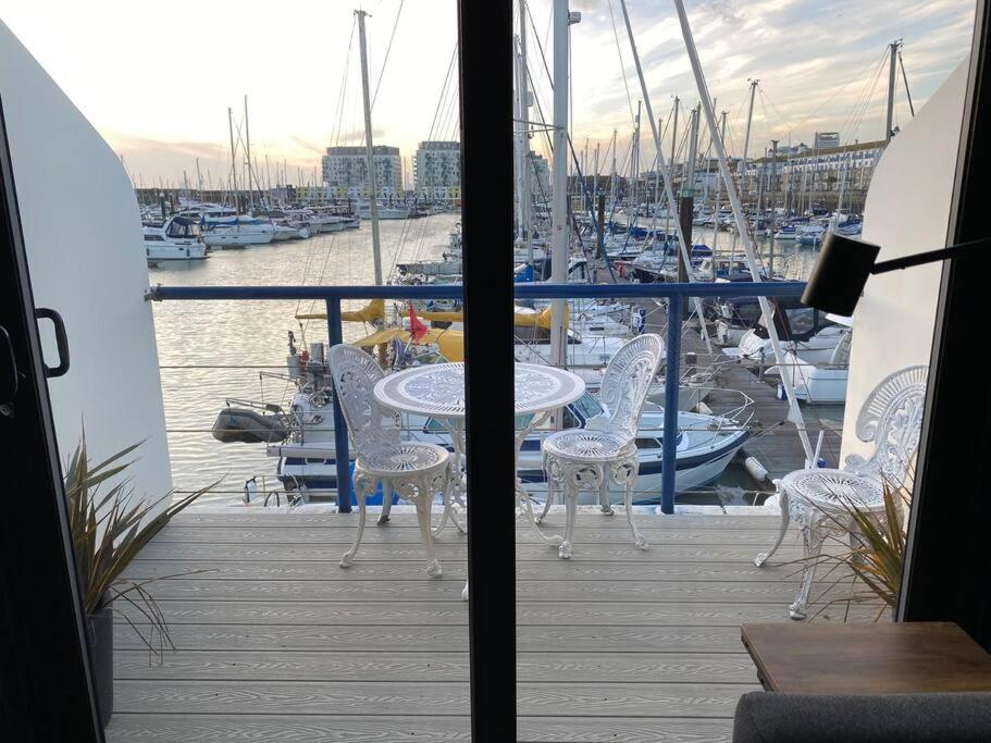 Seascape - Floating Home At Brighton Marina With Free Parking Bagian luar foto