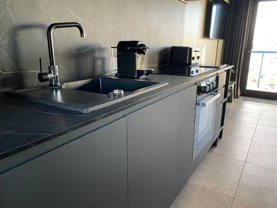 Seascape - Floating Home At Brighton Marina With Free Parking Bagian luar foto