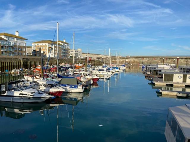 Seascape - Floating Home At Brighton Marina With Free Parking Bagian luar foto