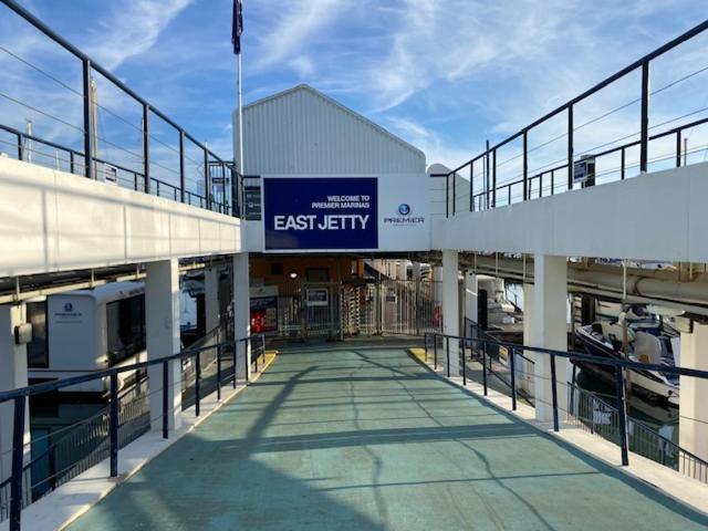 Seascape - Floating Home At Brighton Marina With Free Parking Bagian luar foto